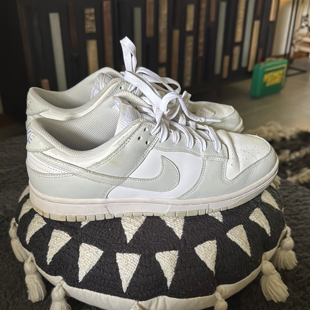 Nike White Sneakers Classic Low-Top Design